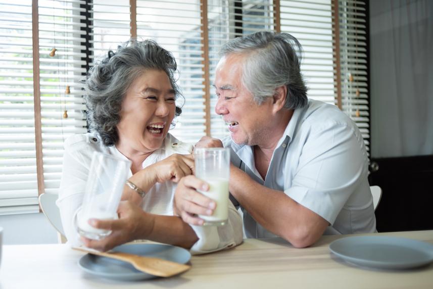 Couple drinking milk