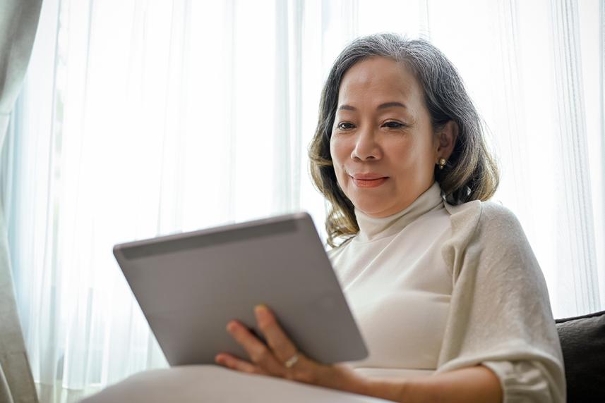 Person on the ipad